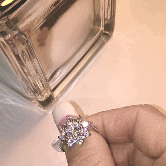 Cocktail Ring Sterling Silver 925 Sz 8 Simulated REALISTIC DIAMONDS Luxe Flower - Picture 9 of 11